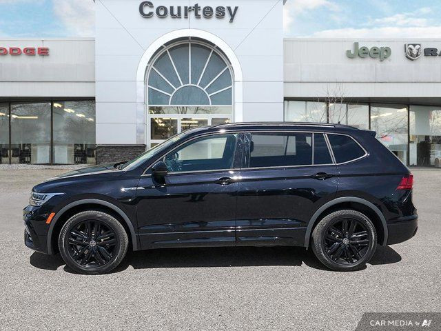 2022 Volkswagen Tiguan Comfortline R-Line Black Edition in Cars & Trucks in Calgary - Image 3