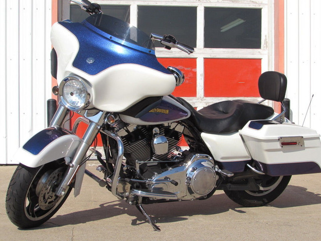  2010 Harley-Davidson FLHX Street Glide $5,000 in Customizing Ap in Touring in Leamington - Image 2
