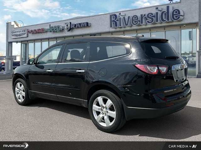 2017 CHEVROLET Traverse LT in Cars & Trucks in Prince Albert - Image 4