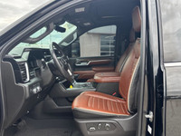 Experience power and luxury in the GMC Sierra 2500HD Denali Ultimate, painted in an eye-catching col... (image 9)