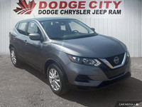 This Nissan Qashqai boasts a Regular Unleaded I-4 2.0 L/122 engine powering this Variable transmissi... (image 7)
