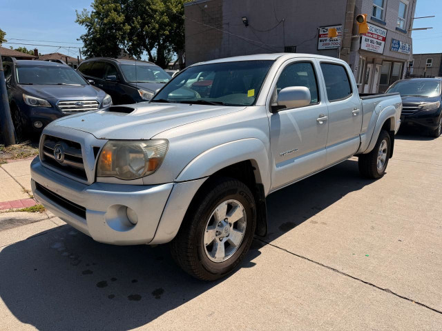 2009 Toyota Tacoma 4WD Double LB V6 AT (Natl) in Cars & Trucks in Hamilton - Image 3