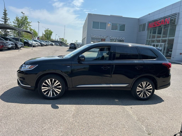 2020 Mitsubishi Outlander SEL S-AWC - 7 PASSENGER / SUNROOF in Cars & Trucks in Calgary - Image 3