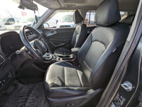 LOW KMS! SOUL EV LIMITED! LEATHER INTERIOR, APPLE CARPLAY/ANDROID AUTO, FULLY LOADED POWER SUNROOF,... (image 3)