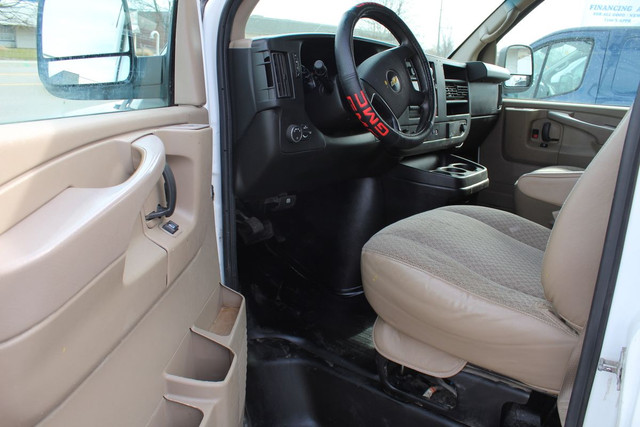 2015 Chevrolet Express 2500 Extended 155" V8 Divider in Cars & Trucks in Mississauga / Peel Region - Image 2