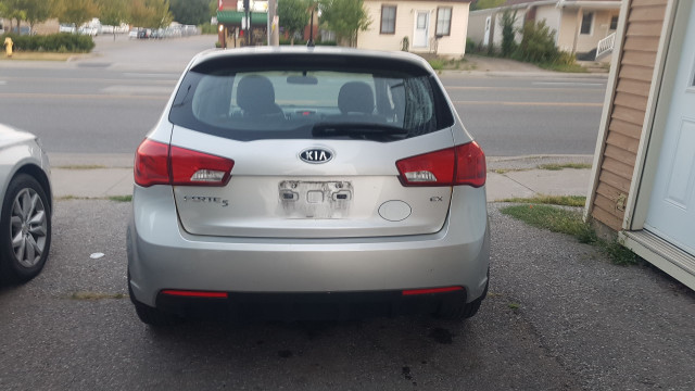 2011 Kia Forte 5-Door EX in Cars & Trucks in Oshawa / Durham Region - Image 2