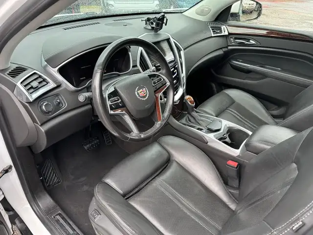 2013 Cadillac SRX Luxury AWD – Premium Comfort & Super Low Kms dans Autos et camions dans Calgary - Image 17