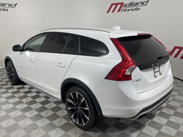 2018 Volvo V60 Cross Country T5 AWD Premier in Cars & Trucks in Barrie - Image 4