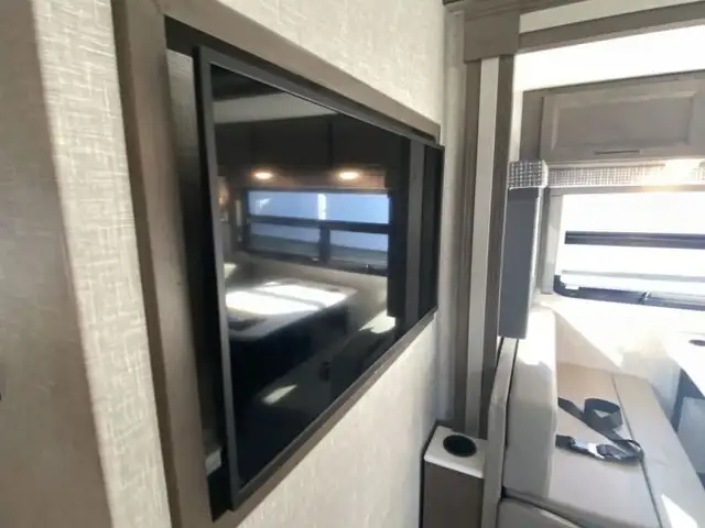 2023 Thor Motor Coach Windsport 34R in RVs & Motorhomes in Abbotsford - Image 27