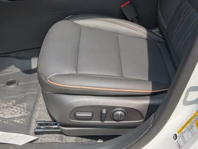 2025 Buick Envista Avenir- Adv Safety Pkg - Power Moonroof dans Autos et camions dans Barrie - Image 32