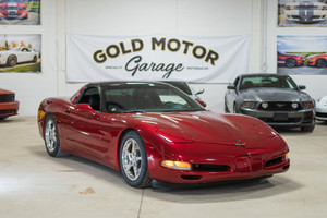 2000 Chevrolet Corvette Coupe, Magnetic Red, 2 roofs, 6-spd Manual, 86kms!