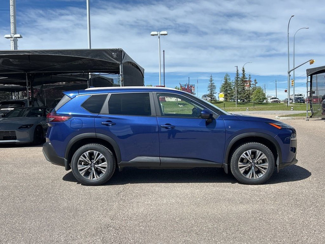 2023 Nissan Rogue AWD SV Moonroof - PANORAMIC SUNROOF / LOW KM'S in Cars & Trucks in Calgary - Image 4