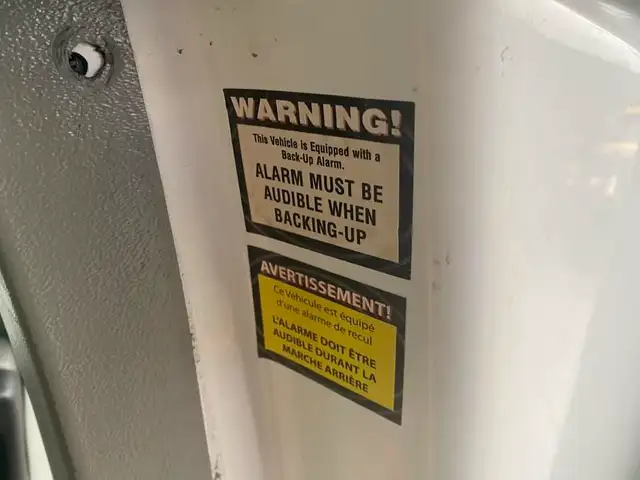 2017 chevrolet Express G4500 21 Passenger Bus With Wheelchair Ac in Heavy Trucks in Richmond - Image 35