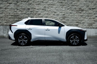 Low Mileage, Electric Vehicle, Sunroof, Synthetic Leather Seats, Heated Steering Wheel, Power Liftga... (image 1)