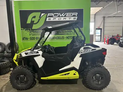 2015 POLARIS RZR 900 WHITE LIGHTING!!!! RECONNECT WITH CANADA!!!! Looking for an affordable side by...
