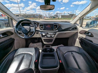 Come Finance this vehicle with us. Apply on our website stonebridgeauto.com 2019 Chrysler Pacifica T... (image 7)
