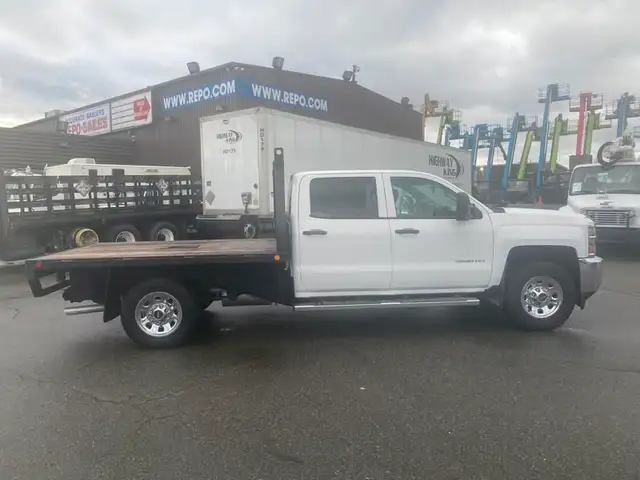 2015 chevrolet Silverado 3500HD 8 Foot Flat Deck 4WD in Heavy Trucks in Richmond - Image 7