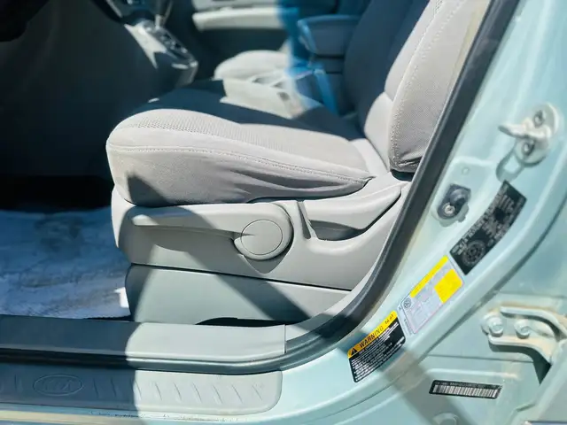 2008 KIA Rondo LX in Cars & Trucks in Edmonton - Image 16