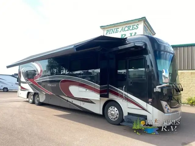 2018 Thor Motor Coach Tuscany 45AT only 029,124 Miles in RVs & Motorhomes in Moncton - Image 4