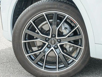 This Audi Q5 boasts a Intercooled Turbo Gas/Electric I-4 2.0 L/121 engine powering this Automatic tr... (image 9)
