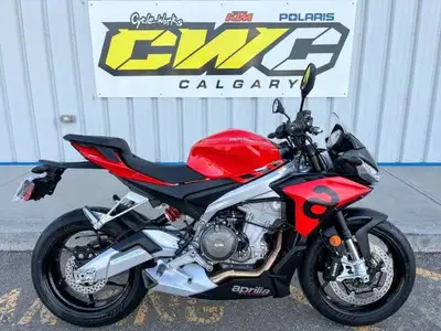 EVERYTHING YOU LOVE ABOUT YOUR SPORTSBIKE WITH EVERYTHING YOU HATE TAKEN OUT! 2024 Aprilia Tuono 660...
