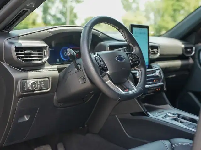 2022 Ford Explorer ST in Cars & Trucks in Windsor Region - Image 17
