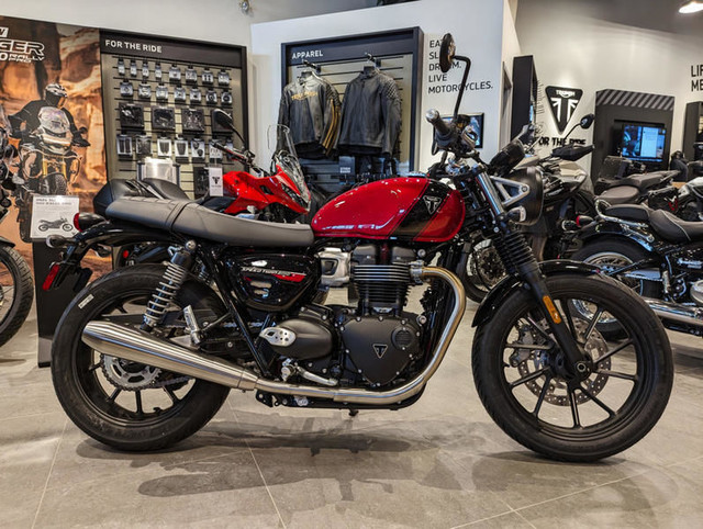 2024 Triumph Speed Twin 900 Carnival Red/Phantom Black in Street, Cruisers & Choppers in Winnipeg - Image 2