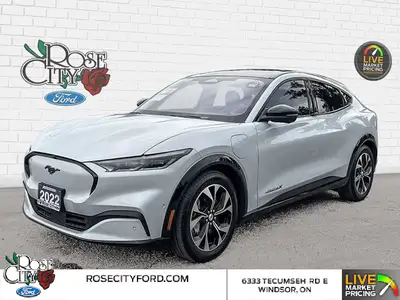 - ACCIDENT FREE - HEATED LEATHER SEATS - HEATED STEERING WHEEL - PANORAMIC FIXED-GLASS ROOF - NAVIGA...