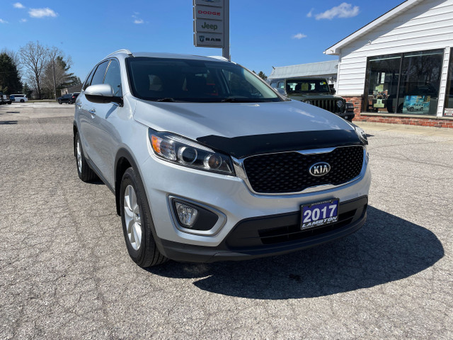 2017 Kia Sorento LX V6 Popular Pre-Owned SUV that can tow in Cars & Trucks in Sarnia