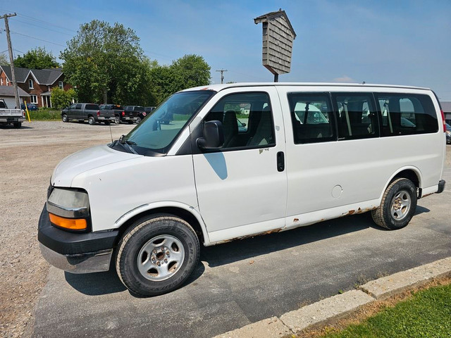 2007 Chevrolet Express Passenger RWD 1500 135 LT, 8 Passenger Se in Cars & Trucks in Chatham-Kent - Image 3