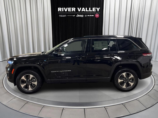 2023 Jeep Grand Cherokee 4xe in Cars & Trucks in Strathcona County - Image 4