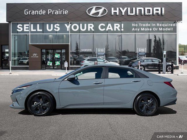 2022 Hyundai Elantra Preferred | Blind Spot Monitoring in Cars & Trucks in Grande Prairie - Image 3