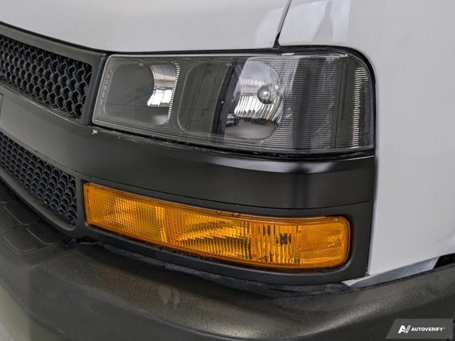 2024 Chevrolet Express Commercial Cutaway - Power/Driver in Cars & Trucks in Barrie - Image 3