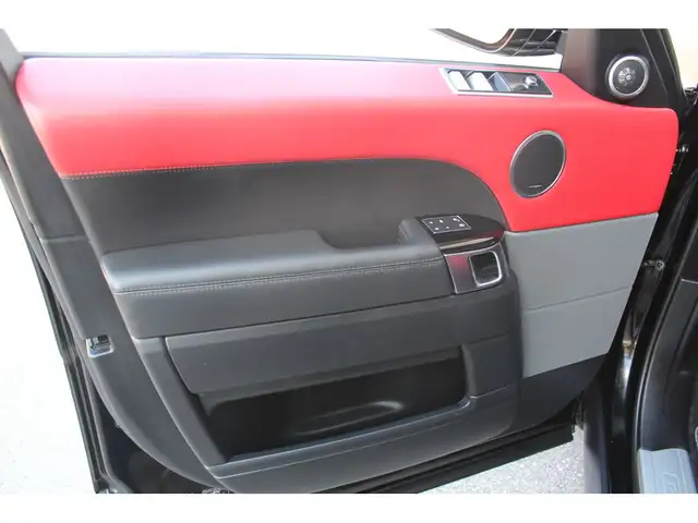 2019 Land Rover Range Rover Sport AUTOBIOGRAPHY - BLACK ON RED - dans Autos et camions dans Ville de Toronto - Image 35