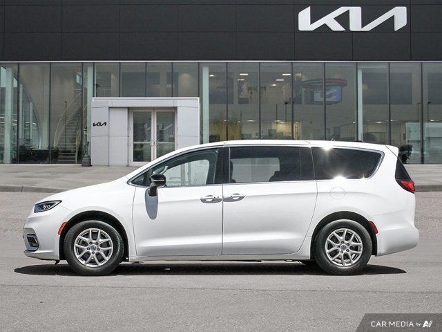 2024 Chrysler Pacifica Touring L | Bucket Seats | Power Lift in Cars & Trucks in Guelph - Image 2