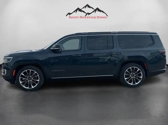  EX-DEMO 2023 JEEP WAGONEER L SERIES lll LOW LOW MILEAGE in Cars & Trucks in Red Deer - Image 2