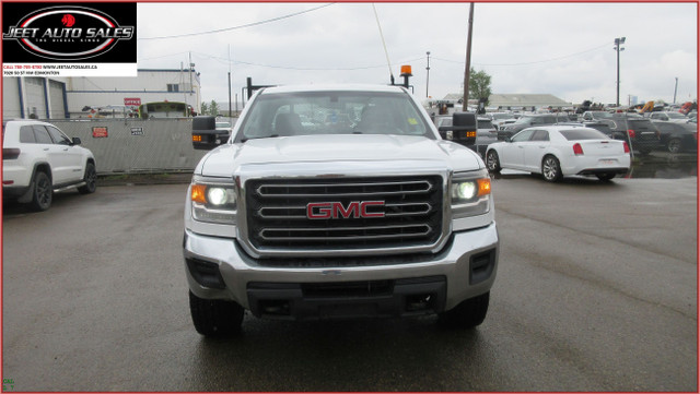 2016 GMC Sierra 3500HD CREW CAB FLAT DECK in Cars & Trucks in Edmonton - Image 3