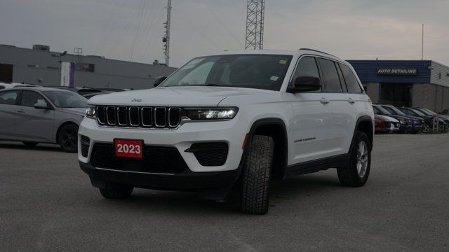 2023 Jeep Grand Cherokee Laredo 4x4 | Heated Steering Wheel in Cars & Trucks in Guelph - Image 3