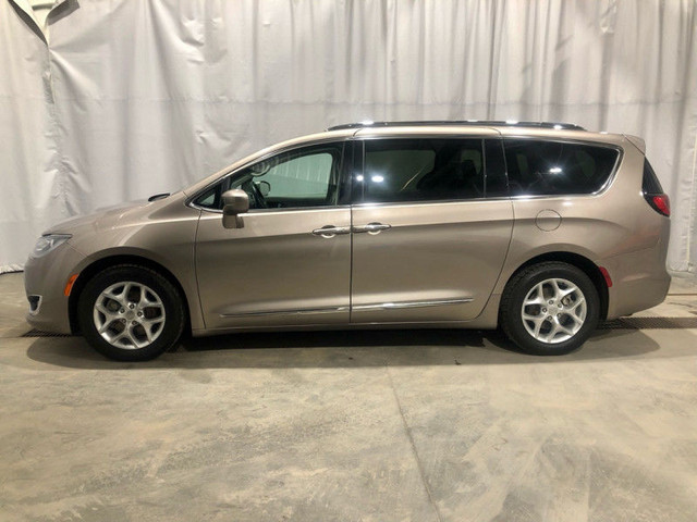 2017 Chrysler Pacifica Touring-L Plus - Leather Seats in Cars & Trucks in Red Deer - Image 2