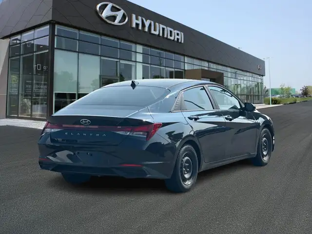 2022 Hyundai Elantra Preferred in Cars & Trucks in Oshawa / Durham Region - Image 6