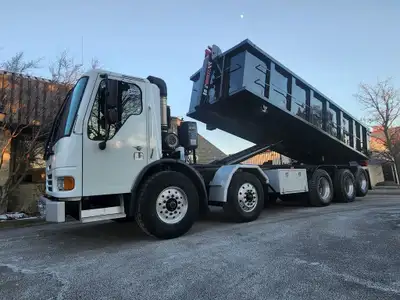 HEAD TURNER! Rare 2010 American LaFrance Condor 26-Ton Rolloff Truck (Multilift XR26s) with Remote C...