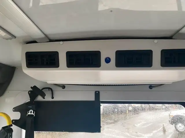 2018 chevrolet Express G4500 21 Passenger Bus With Wheelchair Ac in Heavy Trucks in Richmond - Image 26
