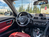 This BMW 3 Series boasts a Intercooled Turbo Premium Unleaded I-4 2.0 L/122 engine powering this Aut... (image 8)