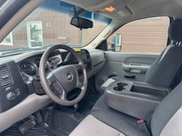 2007 Chevrolet Silverado 3500 Flat Deck 6.0L V8 Gas 220,280 KM 4X4 8FT 8" Bed Power Locks, Factory F... (image 8)