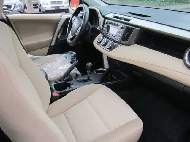 2013 Toyota RAV4 LE in Cars & Trucks in City of Toronto - Image 9