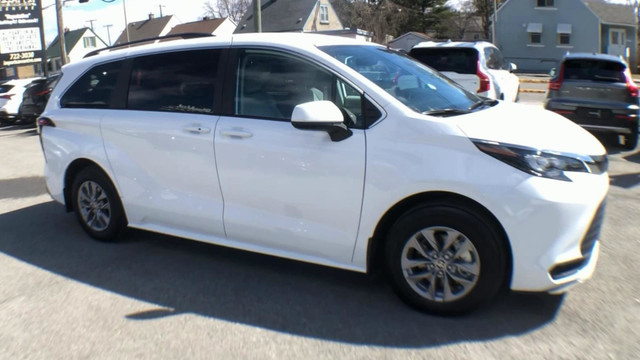 2024 Toyota Sienna LE 8-Passenger ONLY 78KMS!! LIKE NEW!! A... in Cars & Trucks in Ottawa - Image 2
