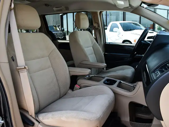 2016 Dodge Grand Caravan Crew ~Heated/Power Seats ~Cam ~Stow 'N  in Cars & Trucks in Barrie - Image 29