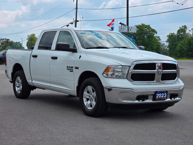 2023 Ram 1500 Classic SLT SLT / Hemi / Hitch / Brake Controller in Cars & Trucks in Belleville - Image 3