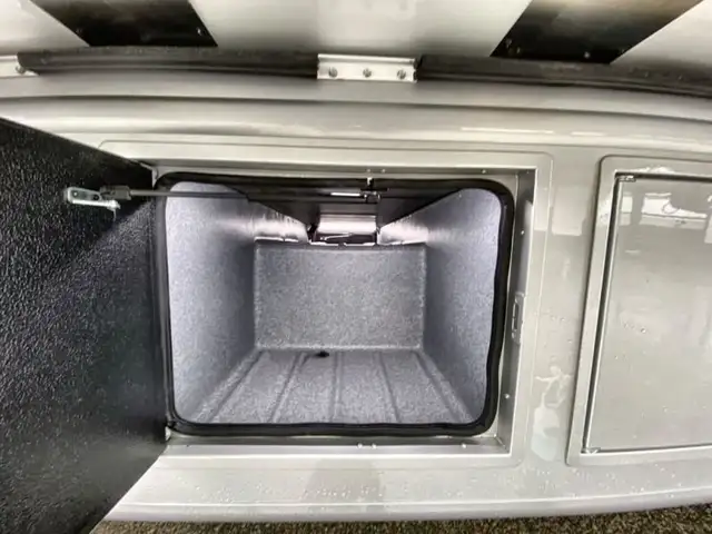 2025 EAST TO WEST Bravado 33DS in RVs & Motorhomes in Abbotsford - Image 33