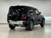 Le Land Rover Defender 110 P300 S 2024 est un VUS robuste et performant, conçu pour affronter une gr... (image 7)